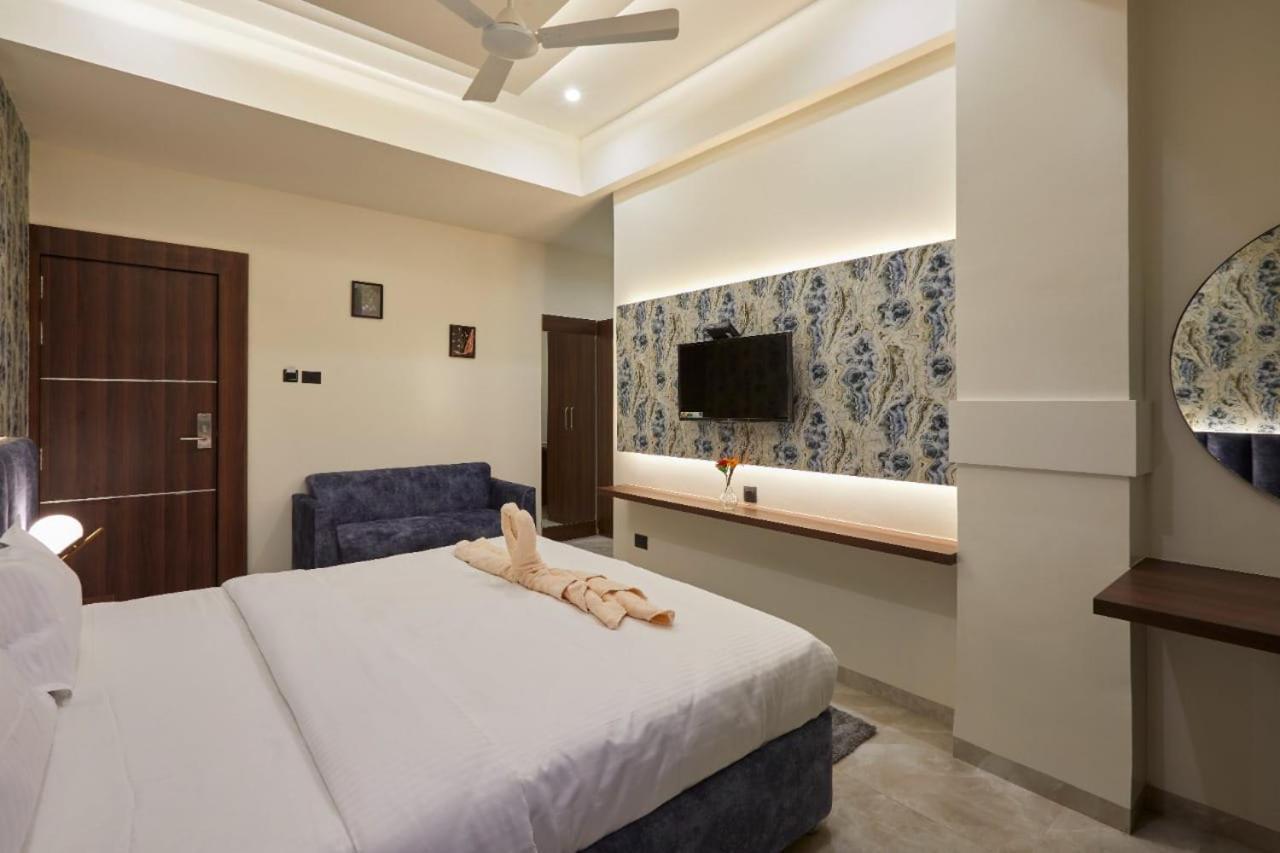 Hotel Rose Gold Ahmednagar Bagian luar foto