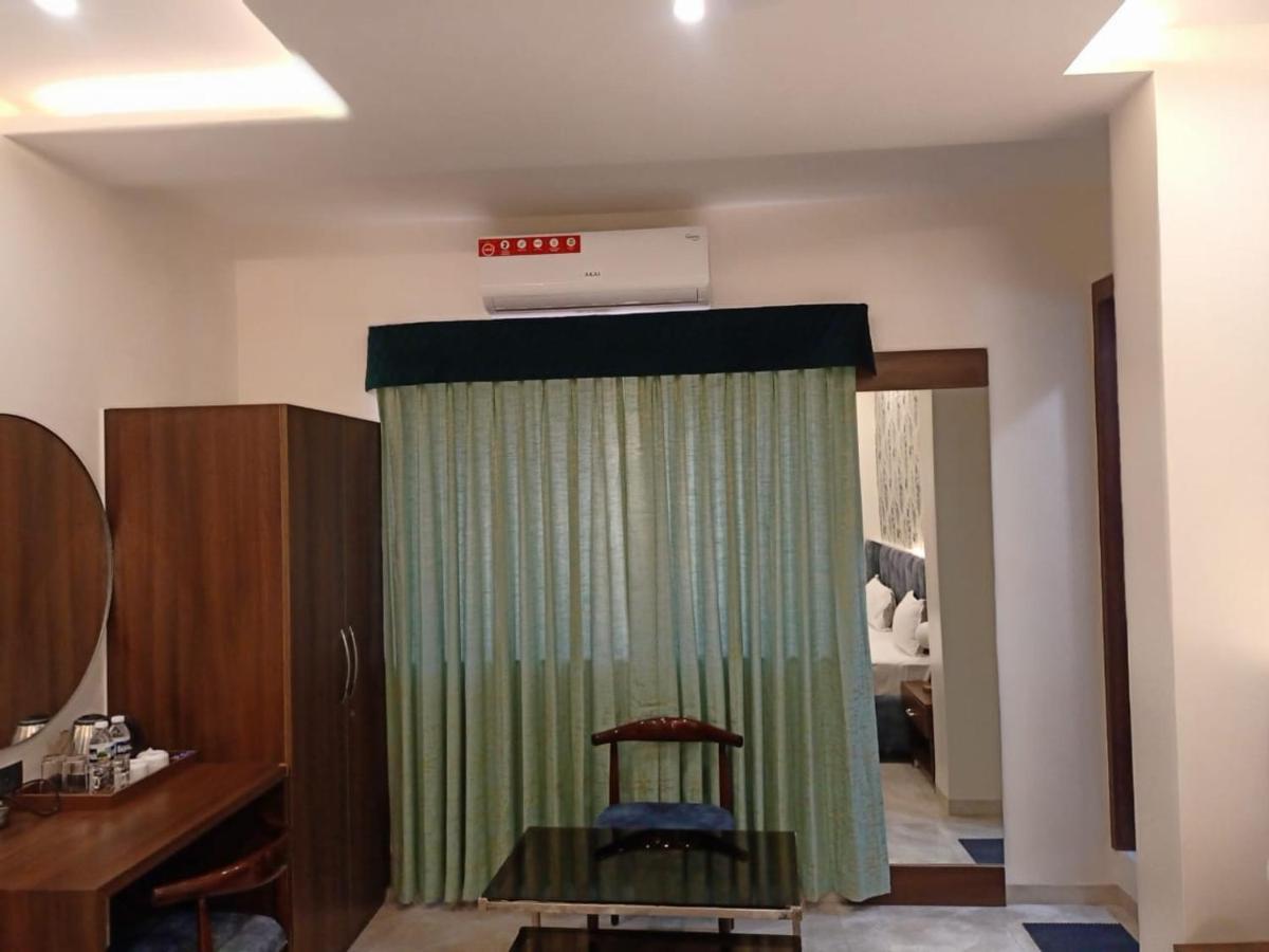 Hotel Rose Gold Ahmednagar Bagian luar foto