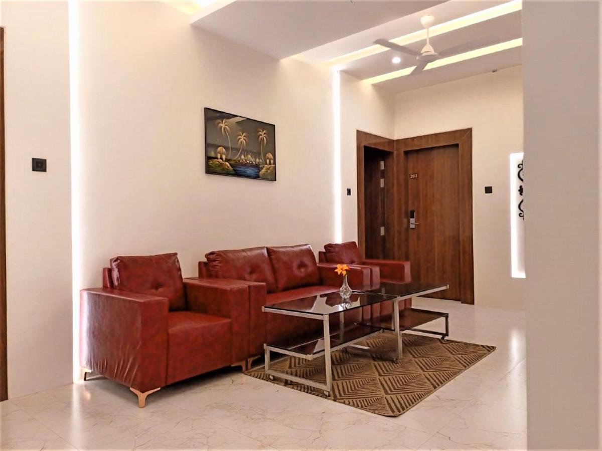 Hotel Rose Gold Ahmednagar Bagian luar foto